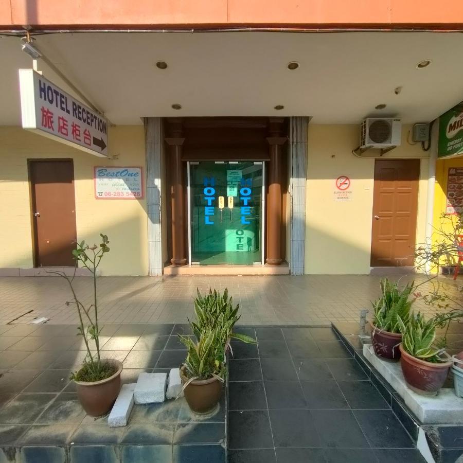 Best One Hotel Malacca Bagian luar foto